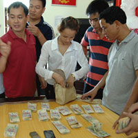 Tin tức trong ngày - “Kiều nữ” bị bắt cùng lô tiền giả y như thật