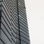 Gió giật rơi kính từ tầng 22 tòa nhà Keangnam