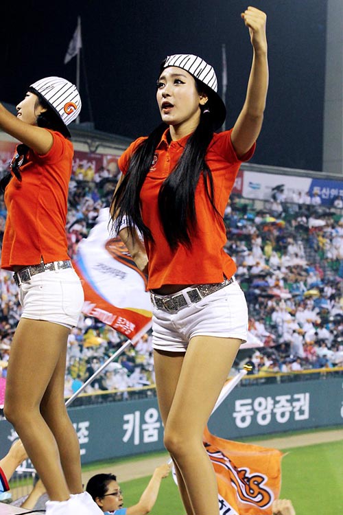 Những "quả bom" gợi cảm từ sân bóng Hàn - 1