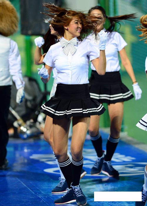 Những "quả bom" gợi cảm từ sân bóng Hàn - 7