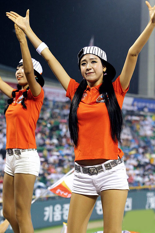 Những "quả bom" gợi cảm từ sân bóng Hàn - 2