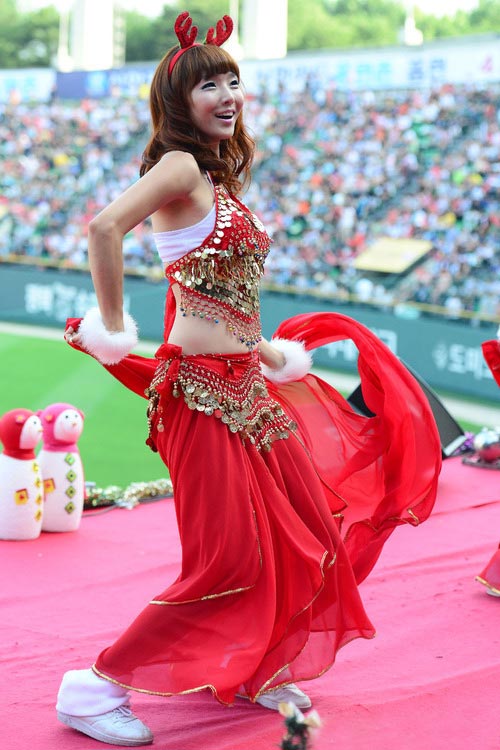 Những "quả bom" gợi cảm từ sân bóng Hàn - 8