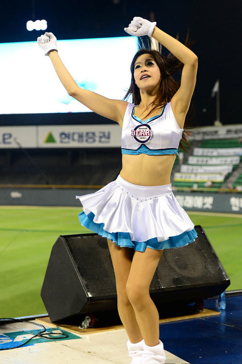 Những "quả bom" gợi cảm từ sân bóng Hàn - 18