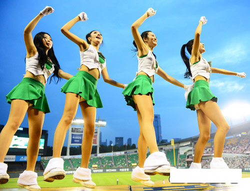 Những "quả bom" gợi cảm từ sân bóng Hàn - 11