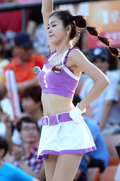 Những "quả bom" gợi cảm từ sân bóng Hàn - 5