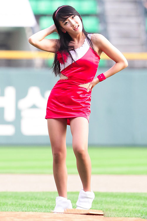 Những "quả bom" gợi cảm từ sân bóng Hàn - 6