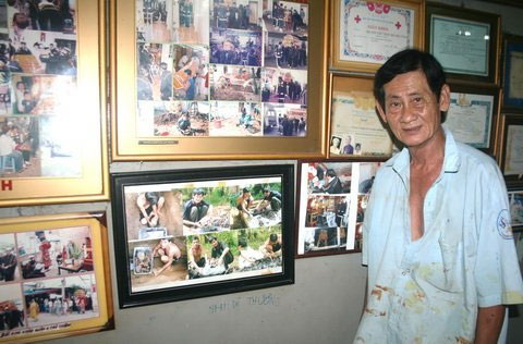 Người hơn 30 năm đóng quan tài từ thiện - 3