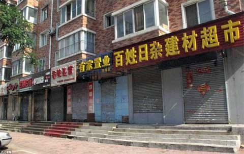 TQ: Cả thành phố ngừng buôn bán vì tin đồn - 1