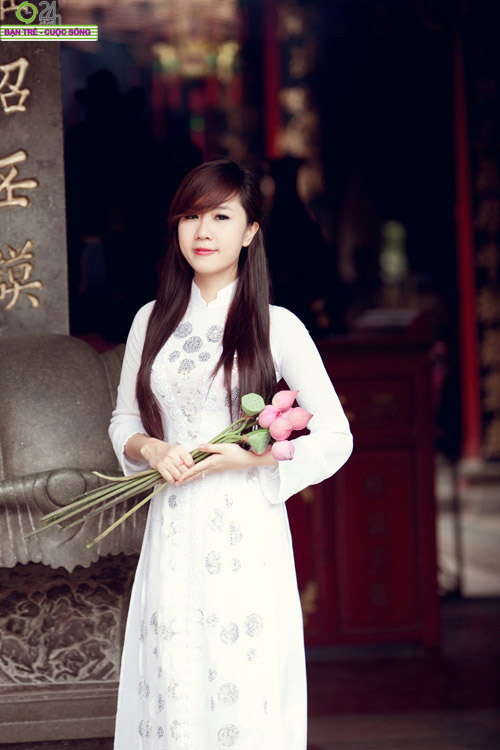 Hot girl Việt tinh khôi với áo dài trắng - 1