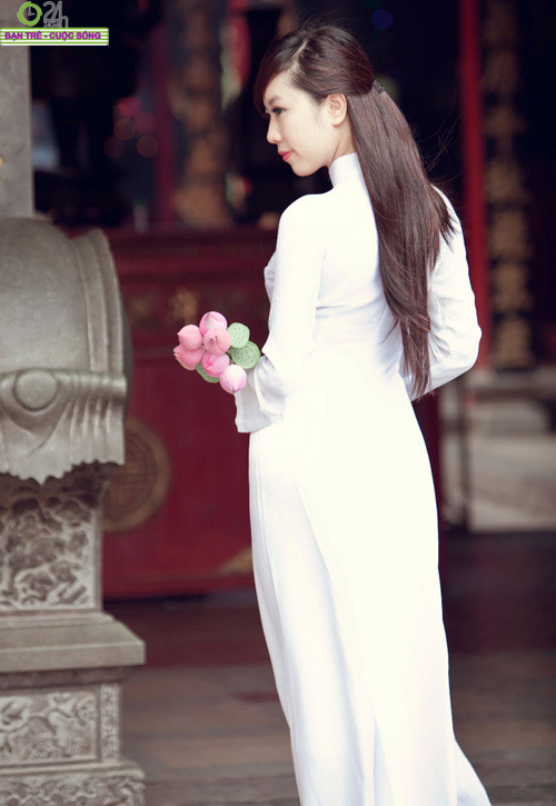 Hot girl Việt tinh khôi với áo dài trắng - 3