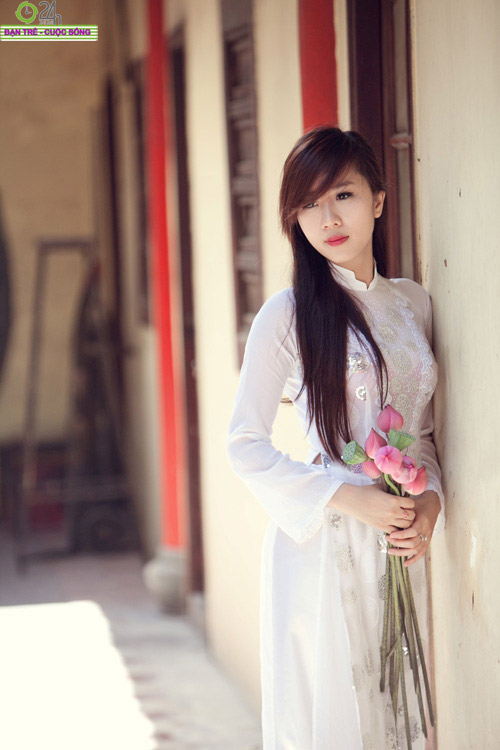Hot girl Việt tinh khôi với áo dài trắng - 5