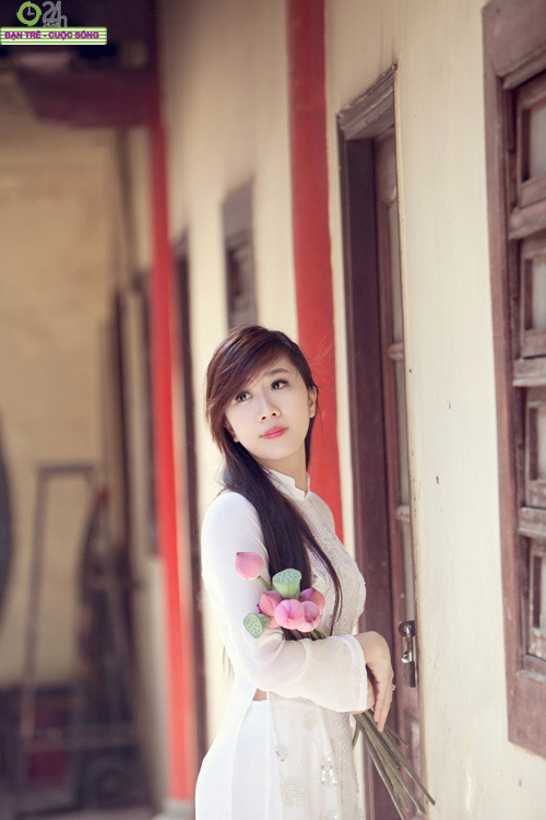 Hot girl Việt tinh khôi với áo dài trắng - 4