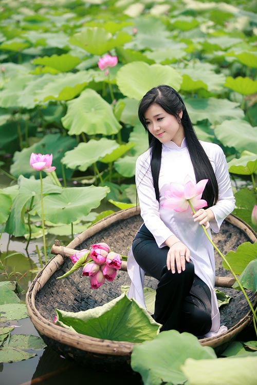 Hot girl Việt tinh khôi với áo dài trắng - 11