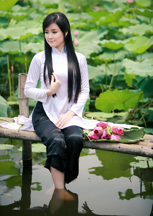 Hot girl Việt tinh khôi với áo dài trắng - 13