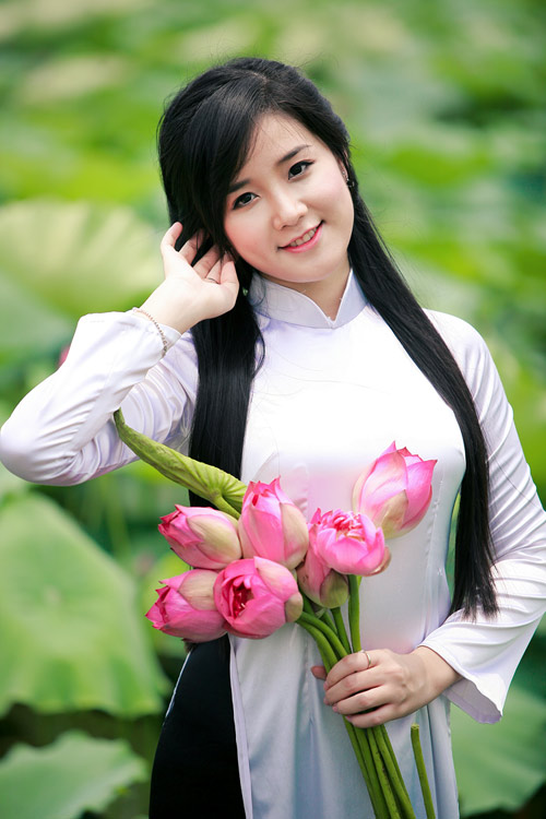 Hot girl Việt tinh khôi với áo dài trắng - 15