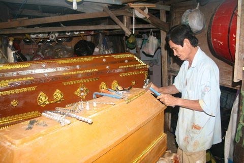 Làm từ thiện cho xác người vô thừa nhận - 3