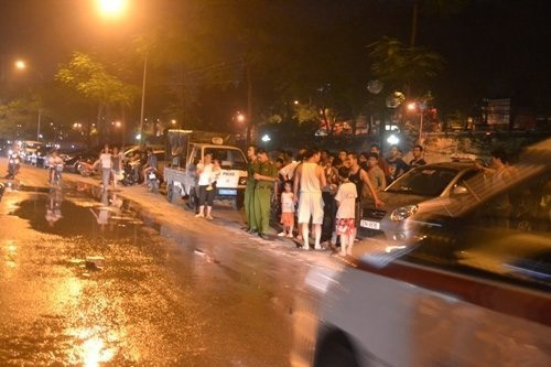 Hà Nội: Cháy lớn thiêu rụi gara ô tô - 2