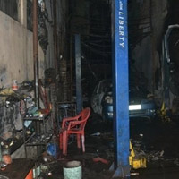 Tin tức trong ngày - Hà Nội: Cháy lớn thiêu rụi gara ô tô