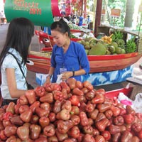 Thị trường - Tiêu dùng - “Loạn” mùa vụ, trái cây dội chợ