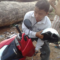 Tin tức trong ngày - Chụp ảnh CSGT, bị tấn công, giật máy ảnh