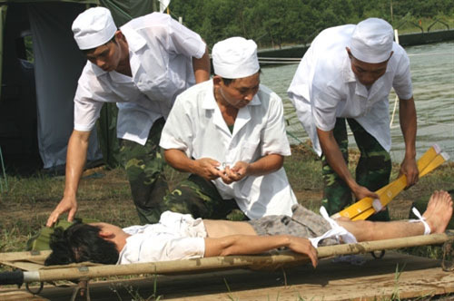 Trình diễn cứu nạn bằng trực thăng quân đội - 6