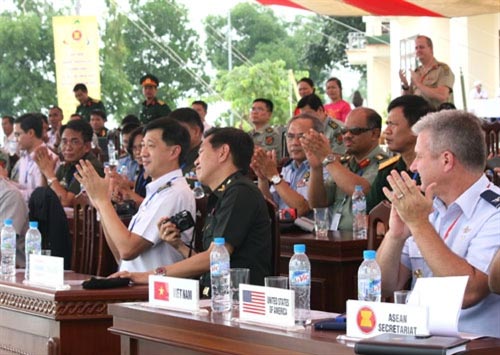 Trình diễn cứu nạn bằng trực thăng quân đội - 7