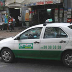 Tin tức trong ngày - Ăn theo giá xăng, taxi bắt đầu tăng cước