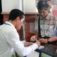 Giáo dục - du học - Trường lớn níu chân thí sinh