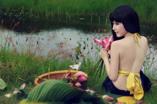 Những tấm lưng trần thắm nõn yếm đào - 2