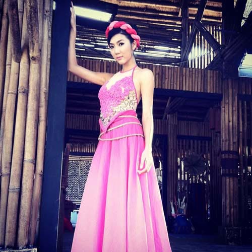 Những tấm lưng trần thắm nõn yếm đào - 4