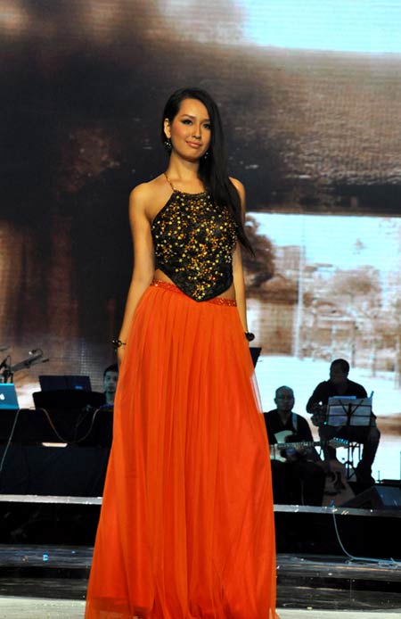 Những tấm lưng trần thắm nõn yếm đào - 16