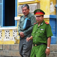 Pháp luật - Nguyên Chủ tịch xã “ăn đất” của dân lĩnh án