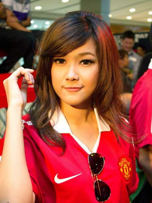 Fan nữ đẹp như thiên thần của MU - 4