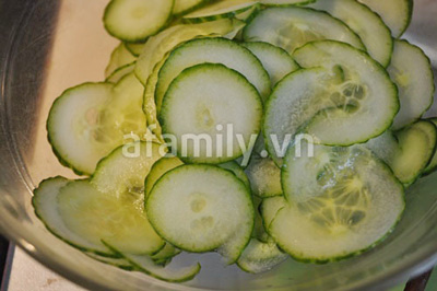 Giòn mát món dưa leo trộn khô cá thu - 2
