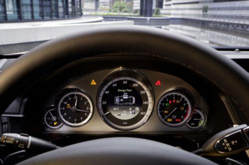 Mercedes E400 Hybrid: Thách thức đối thủ - 8