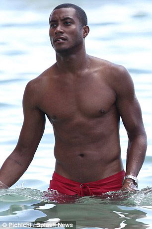 Ngôi sao 90 tuổi vẫn nghiện bơm môi - 2