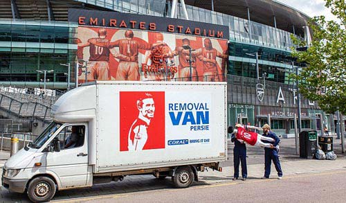 Arsenal bắt đầu “tiêu hủy” Van Persie - 1