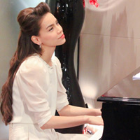 Ca nhạc - MTV - Hà Hồ đệm đàn cho thí sinh hát