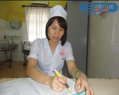 Nữ thủ khoa Hà Nội phát điên tại sân bay - 1