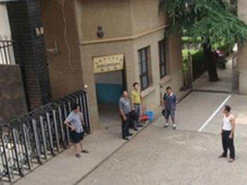 Y tá bất cẩn đốt "cậu nhỏ" thành than - 2