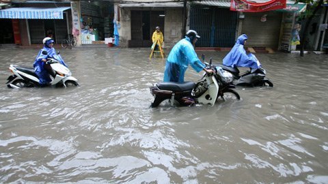 HN: Đi thuyền trên phố sau trận mưa lớn - 5