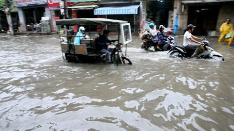 HN: Đi thuyền trên phố sau trận mưa lớn - 7