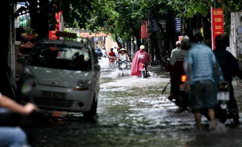 HN: Đi thuyền trên phố sau trận mưa lớn - 10