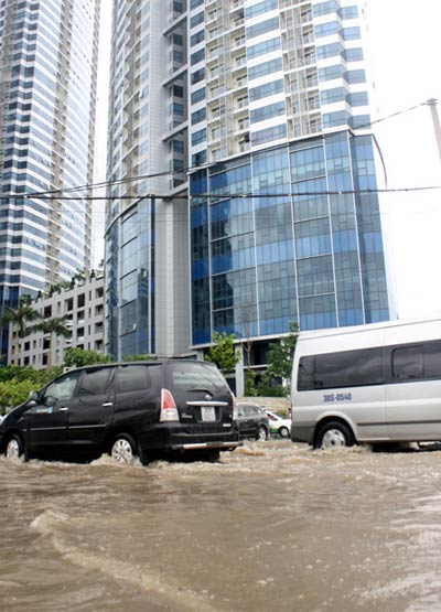 HN: Thau, bồn thành... phương tiện giao thông - 4