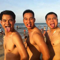  - Ảnh "ăn chơi" của Xuân Bắc, Thành Trung, Tự Long