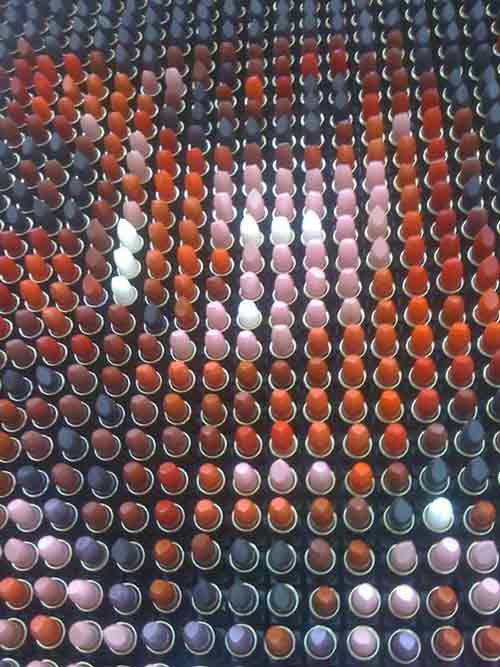 Chân dung thiếu nữ từ 3500 thỏi son - 3