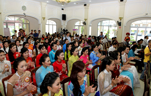 Ngọc Hân lần đầu xuất hiện ở Hoa hậu VN - 5