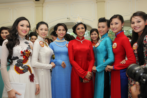 Ngọc Hân lần đầu xuất hiện ở Hoa hậu VN - 2