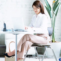 Bạn trẻ - Cuộc sống - Gái công sở quá "dạn"