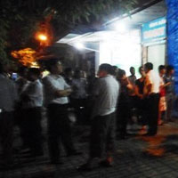 Tin tức trong ngày - Bị xe đâm, mẹ chết, con nguy kịch